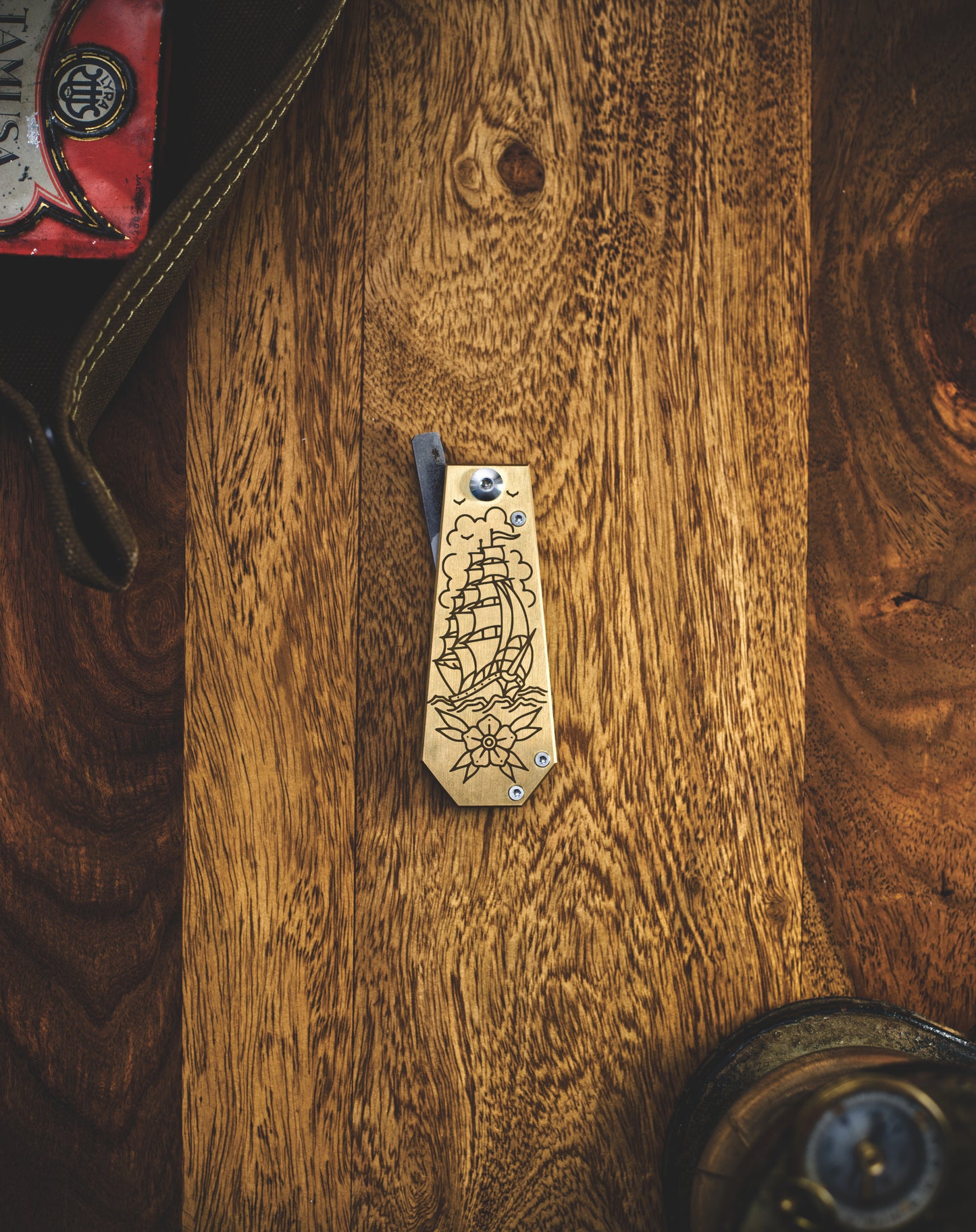 Coffin Friction Folder "Rough Sea"